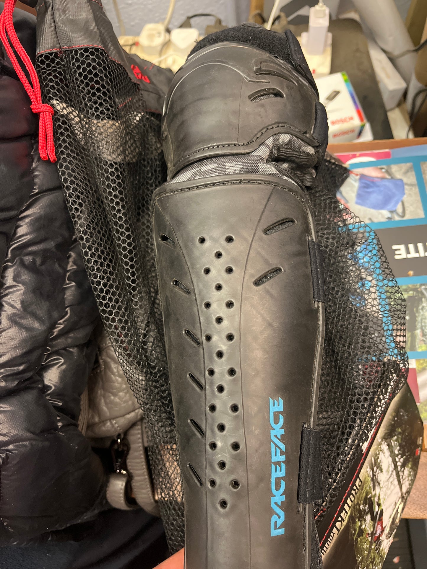 Raceface Leg Protection Youth ‘Protekt’ L/XL Black