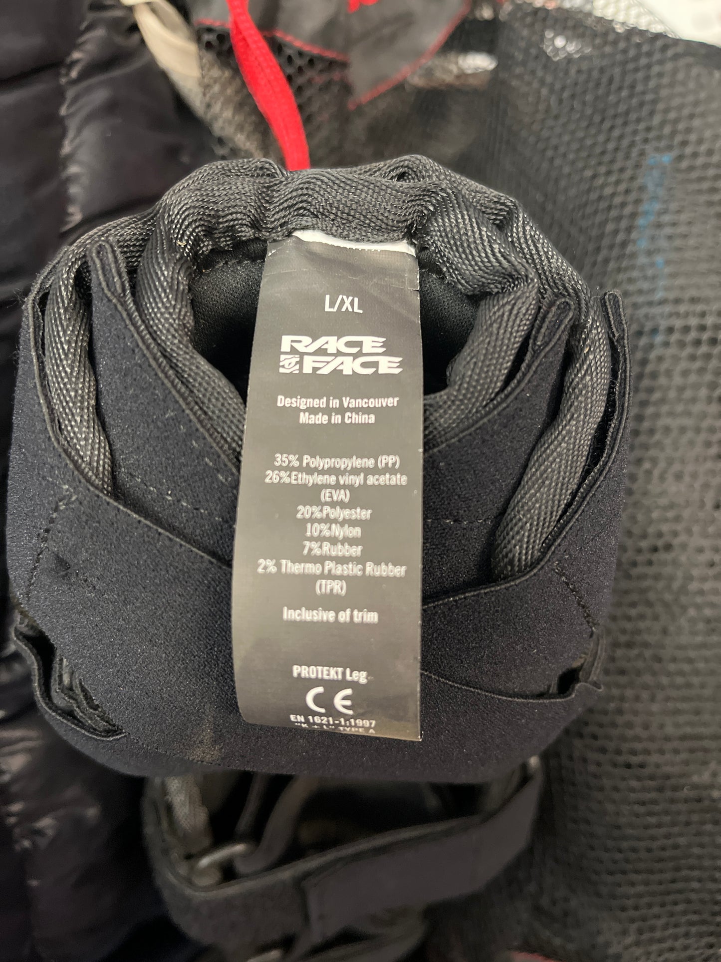 Raceface Leg Protection Youth ‘Protekt’ L/XL Black