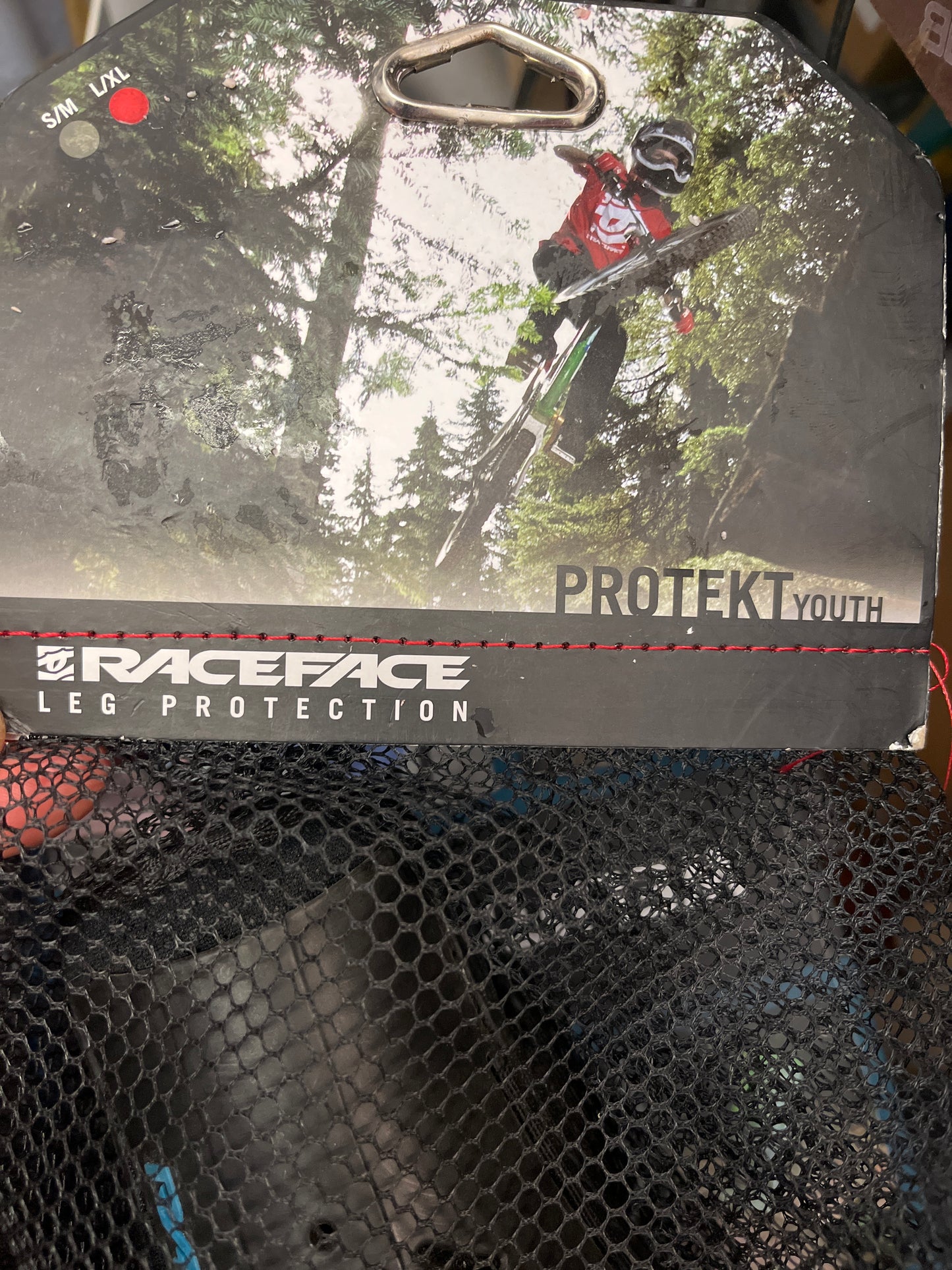 Raceface Leg Protection Youth ‘Protekt’ L/XL Black